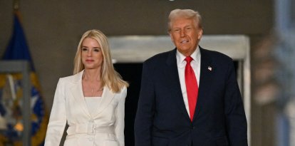 Pam Bondi (i) y Donald Trump (d) en una imagen de archivo