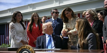 El presidente Donald Trump junto a la legisladora María Elvira Salazar (Archivo)