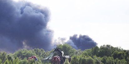 El humo causado por el incendio en el escenario del Festival Tomorrowland