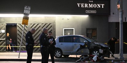 Agentes en el lugar del accidente en Hollywood