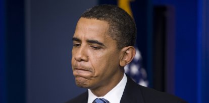 En 2009, el entonces presidente Barack Obama habla en la sesión informativa diaria tras una visita sorpresa a la Sala de Reuniones Brady de la Casa Blanca en Washington
