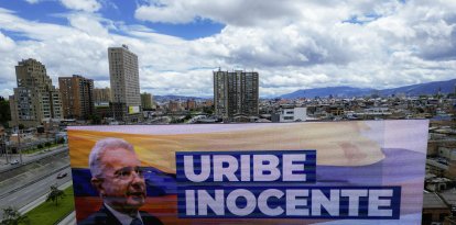 Letrero en favor de Uribe/ Luis Acosta