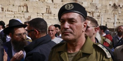 El teniente general Eyal Zamir, en el Muro de las Lamentaciones