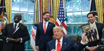 Trump junto el ministro de Asuntos Exteriores de Ruanda, Olivier Nduhungirehe