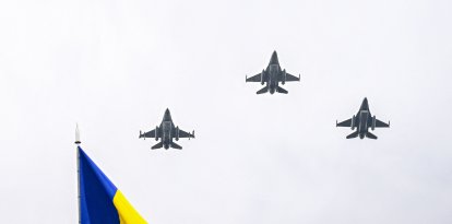 Tres aviones de combate F-16 del Ejército de Rumanía