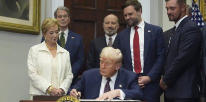 Imagen de archivo del presidente Trump con parte de su gabinete