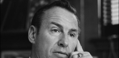 Apolo 13: Supervivencia. ESTUDIO: Netflix. DIRECTOR: Peter Middleton. ARGUMENTO: APOLLO 13: SUPERVIVENCIA es una adaptación cinematográfica de una historia espacial emblemática. En abril de 1970, la NASA se enfrentó a la mayor crisis de su historia: tres astronautas a mitad de camino de la Luna en una nave espacial que había sufrido una explosión catastrófica.