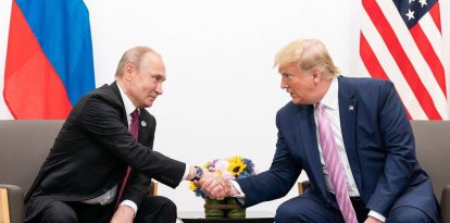 El presidente Donald Trump y el presidente de la Federación Rusa, Vladimir Putin, en la Cumbre del G20 en Osaka, Japón, el 29 de junio de 2019