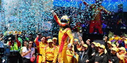 Alex Palou celebra su victoria en la IndyCar Series 2025