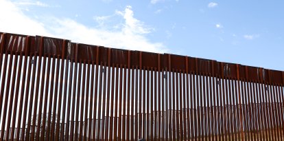 Muro fronterizo en Nogales, Arizona/ Charly Triballeau