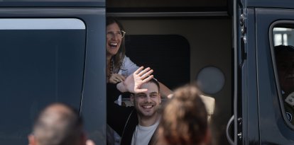 Alon Ohel waves to his friends after being released from Hamas captivity