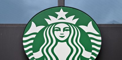 Logo de Starbucks en una tienda de Shanghai/ Hector Retamal