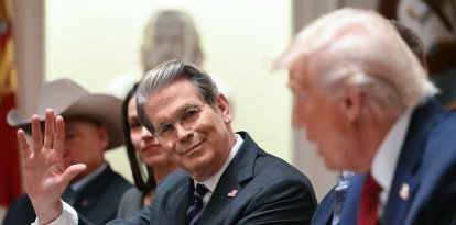 Scott Bessent junto a Trump en la Casa Blanca/ Andrew Caballero- Reynolds