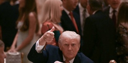 Donald Trump durante la cena de Víspera de la Navidad en Mar-a-Lago.