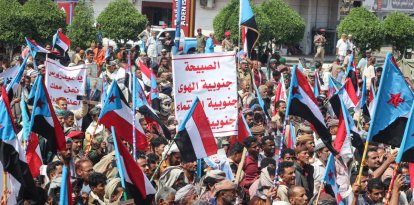 Manifestantes muestran su apoyo al Consejo de Transición del Sur (CTS)