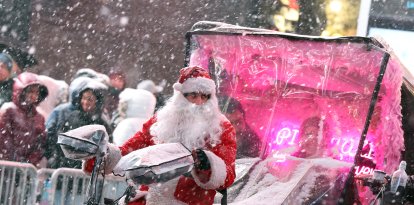 Personas bajo una tormenta invernal en Nueva York (Archivo)