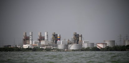 Una planta refinadora de petróleo de la estatal Petróleos de Venezuela (PDVSA) en Maracaibo, estado Zulia
