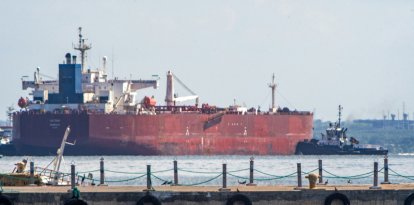 Un barco petrolero entrando en puerto de Venezuela
