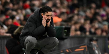 El entrenador portugués del Manchester United, Rubén Amorim, reacciona durante el partido de fútbol de la UEFA Europa League entre el Manchester United y el Glasgow Rangers en el estadio Old Trafford de Mánchester, al noroeste de Inglaterra, el 23 de enero de 2025. Rubén Amorim ha sido destituido como entrenador del Manchester United 14 meses después de llegar a Old Trafford, según anunció el club el 5 de enero de 2025.