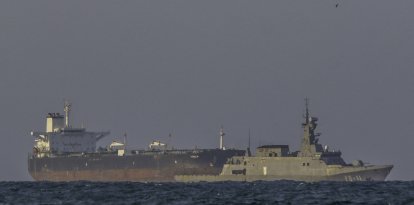 (Archivo) Un buque petrolero entrando a un puerto venezolano