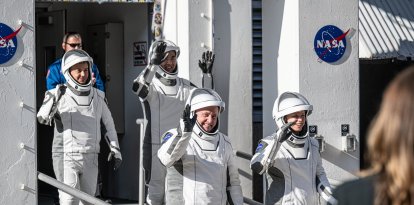 Los cuatro miembros de la Misión CREW-11 antes del despegue