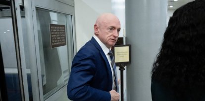 El senador estadounidense Mark Kelly, demócrata de Arizona