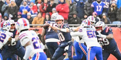 New England Patriots quarterback Drake Maye (10) throws a pass during the second half against the Buffalo Bills at Gillette Stadium, in Foxborough, Massachusetts.