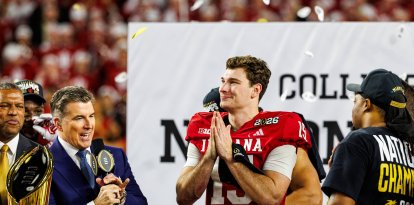 El quarterback de Indiana, Fernando Mendoza.