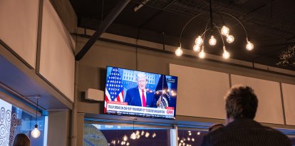 Imagen de Donald Trump en un bar de Groenlandia/ Jonathan Nackstrand