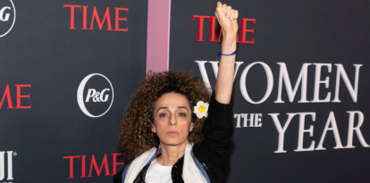 Masih Alinejad asiste a la llegada de la Segunda Gala Anual Mujeres del Año de TIME en el Hotel Four Seasons de Los Ángeles en Beverly Hills, California, el 8 de marzo de 2023.