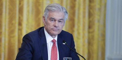 El administrador del CMMS, Mehmet Oz, participa en la Gran Mesa Redonda Histórica sobre Inversión en Salud Rural, en la Sala Este de la Casa Blanca, Washington, el 16 de enero de 2026.