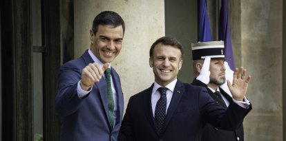 El presidente español, Pedro Sánchez, llega a una cumbre informal de líderes europeos para abordar la situación en Ucrania y la seguridad europea en el Palacio Presidencial del Elíseo en París el 17 de febrero de 2025. Los líderes europeos tenían previsto reunirse en París el 17 de febrero de 2025 para abordar el sorprendente cambio de política de Washington sobre la guerra en Ucrania, ya que el Reino Unido se declaró dispuesto a enviar tropas de paz a Ucrania.