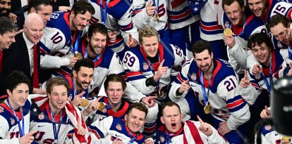 Los jugadores de Hockey estadounidenses ganadores de la medalla de oro