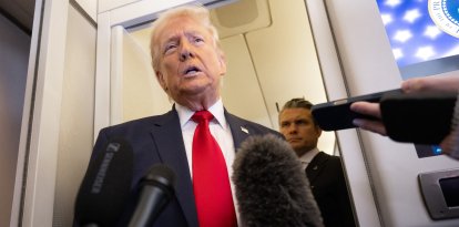 Donald Trump en el Air Force One/ Saul Loeb