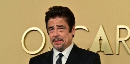 El actor puertorriqueño Benicio Del Toro asiste al almuerzo de nominados de la 98.ª edición de los Premios Óscar en el hotel Beverly Hilton de Beverly Hills, California, el 10 de febrero de 2026.
Benicio del Toro ganó su primer Óscar hace 25 años por "Traffic".
Este año, vuelve a estar en el candelero por su conmovedora interpretación del sensei Sergio St. Carlos, dueño de un dojo de karate y salvador de inmigrantes a tiempo parcial, en "Una batalla tras otra", un papel que, según él, refleja su propia sensibilidad