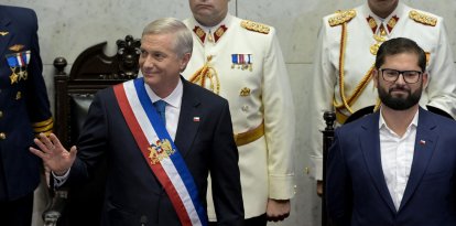 José Antonio Kast asume la presidencia de Chile ante la presencia de su predecesor, Gabriel Boric