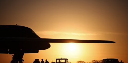 La USAF trabaja bajo un bombardero B‑1