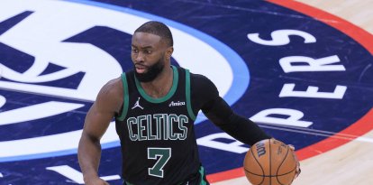 3 de enero de 2026, Inglewood, California, EE. UU.: Jaylen Brown, con el dorsal n.º 7 de los Boston Celtics, durante el partido de la temporada regular de la NBA de 2025 contra los Los Angeles Clippers, celebrado el sábado 3 de enero de 2026 en el Intuit Dome Arena de Inglewood, California. Los Clippers cayeron derrotados ante los Celtics por 146 a 115.