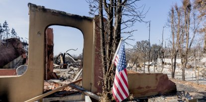 El incendio, uno de los más devastadores en la historia de California, arrasó con más de 9400 estructuras.