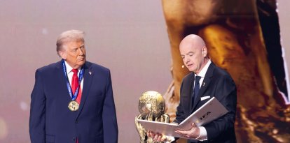 El presidente Donald Trump junto a Gianni Infantino, presidente de la FIFA.
