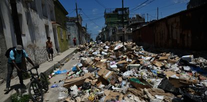 Basura amontonada en las calles de La Habana.