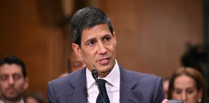 Kevin Warsh, nominado para presidir la Reserva Federal de Estados Unidos, testifica durante una audiencia del Comité Bancario del Senado
