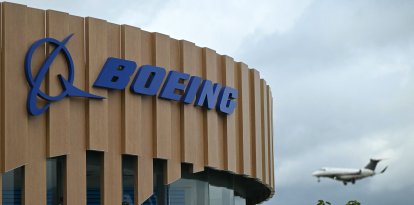 Logotipo en el stand de Boeing