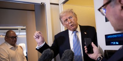 Donald Trump en el Air Force One/ Brendan Smialowski