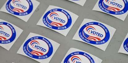 Centro de votación en California/ Carlos Moreno