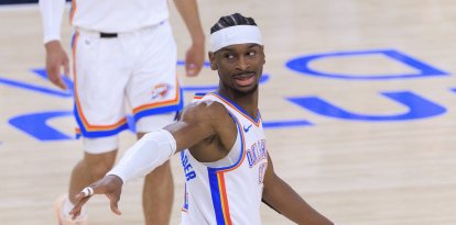 8 de abril de 2026, Inglewood, California, EE. UU.: Shai Gilgeous-Alexander, con el dorsal n.º 2 de los Oklahoma City Thunder, durante el partido de la temporada regular de la NBA contra los Los Angeles Clippers, celebrado el miércoles 8 de abril de 2026 en el Intuit Dome de Inglewood, California.