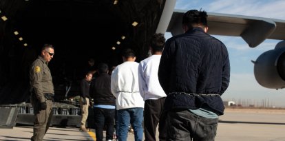 Vuelo de deportación del Servicio de Inmigración y Control de Aduanas (ICE)