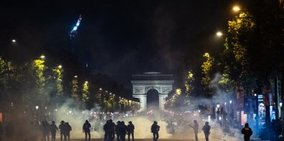 Se produjeron enfrentamientos entre hinchas del Paris Saint-Germain (PSG) y agentes de la Policía Republicana de Seguridad (CRS - Compagnies Republicaines de Securité)
