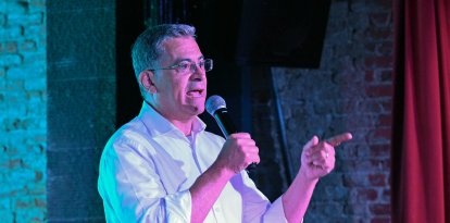 El candidato demócrata a gobernador, Xavier Becerra, habla durante un acto de movilización (Archivo)