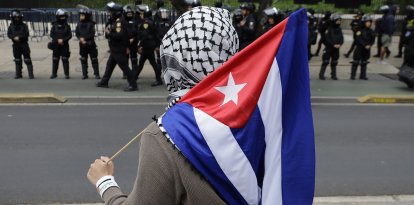 Un manifestante pro-Cuba en una marcha palestina (Archivo)